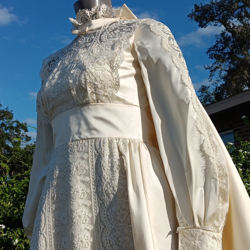 Ladies'Luxury Hand Tailored Formal Laced Top/Satin Special Occassion Dress Cape